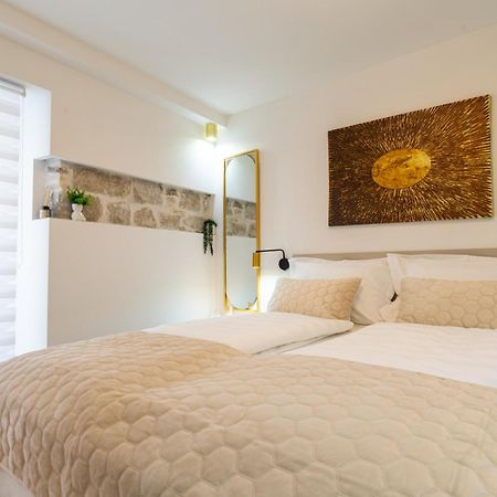 Luxury Lifestyle Rooms Split Exterior photo