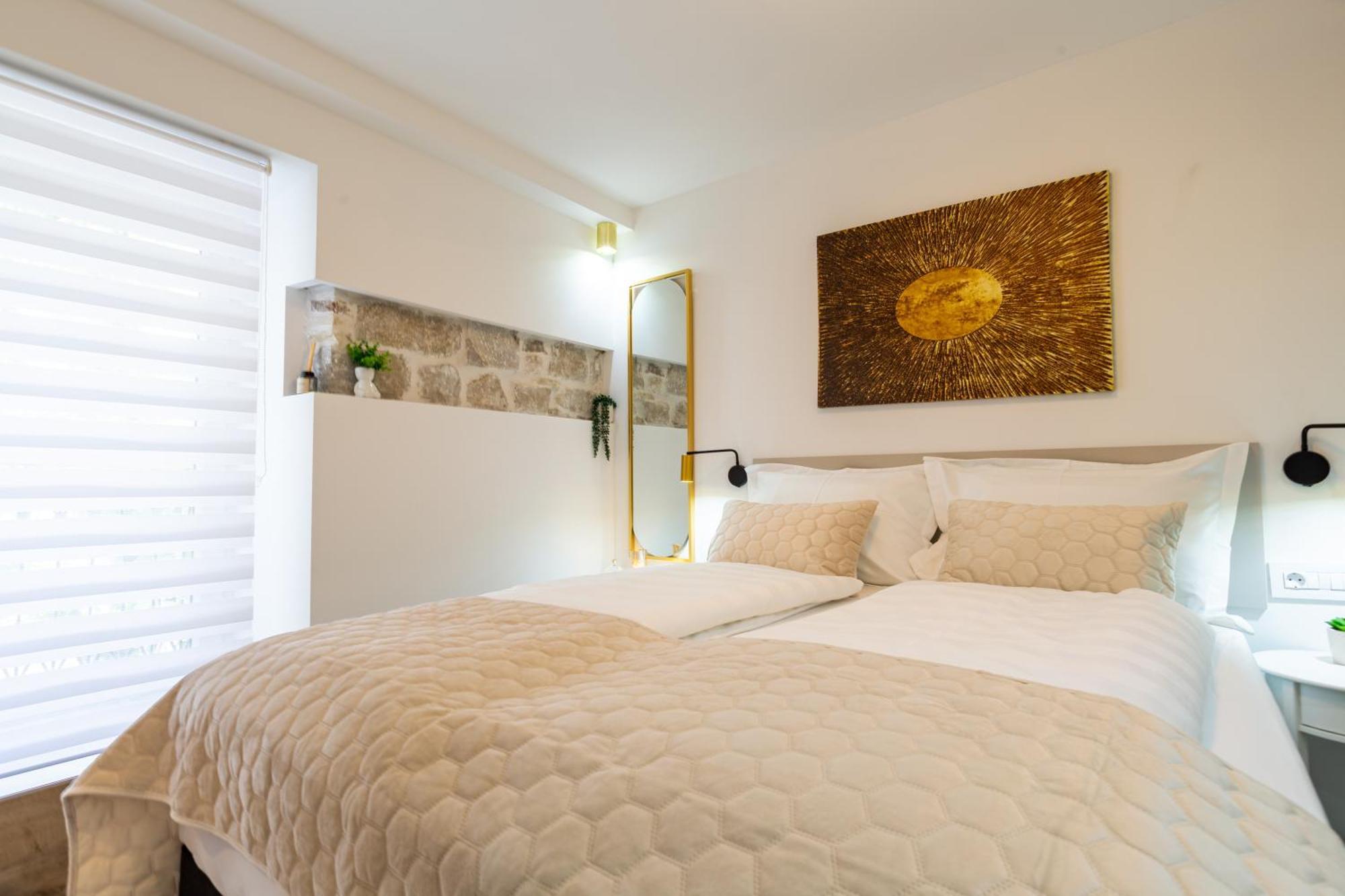 Luxury Lifestyle Rooms Split Exterior photo