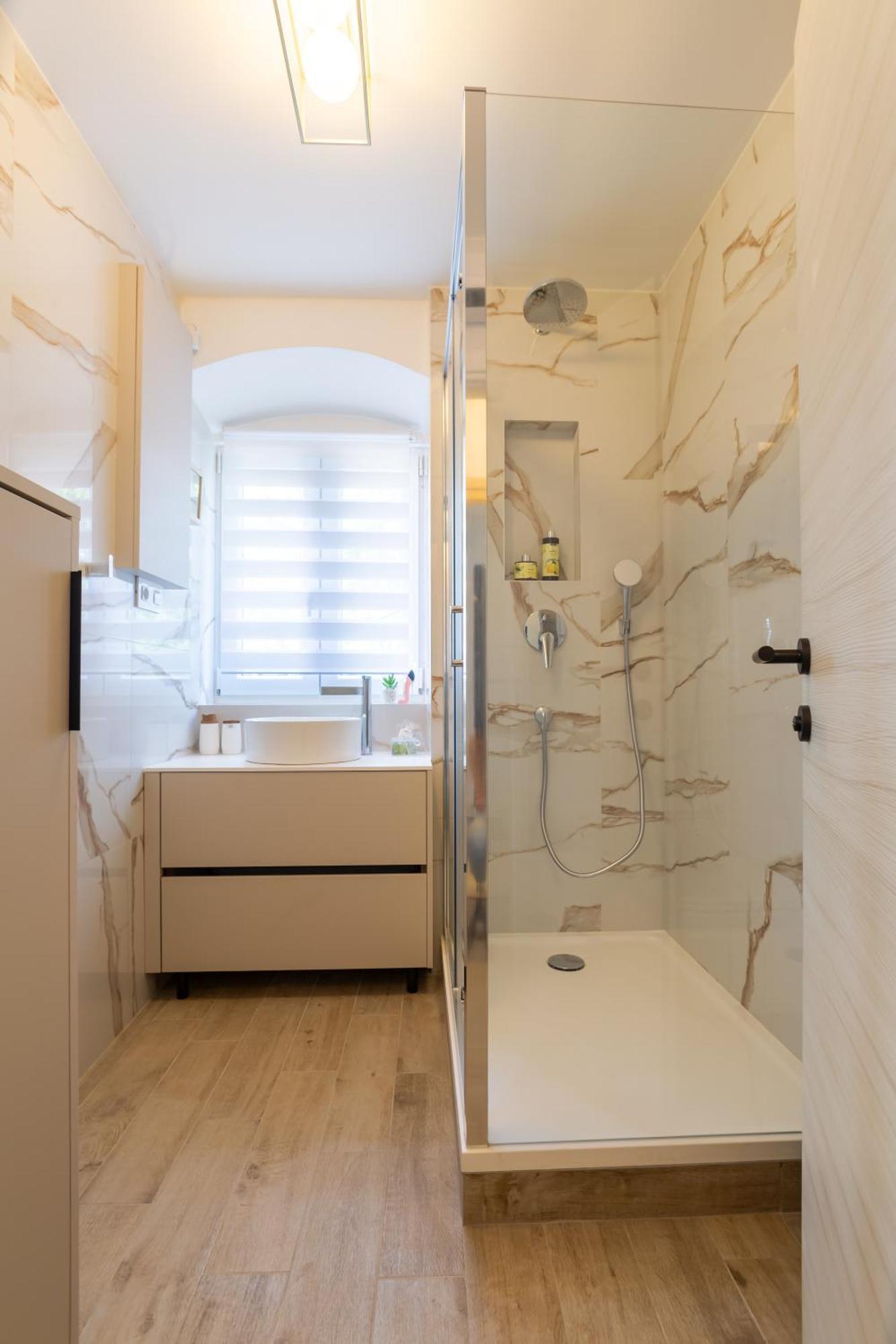 Luxury Lifestyle Rooms Split Exterior photo